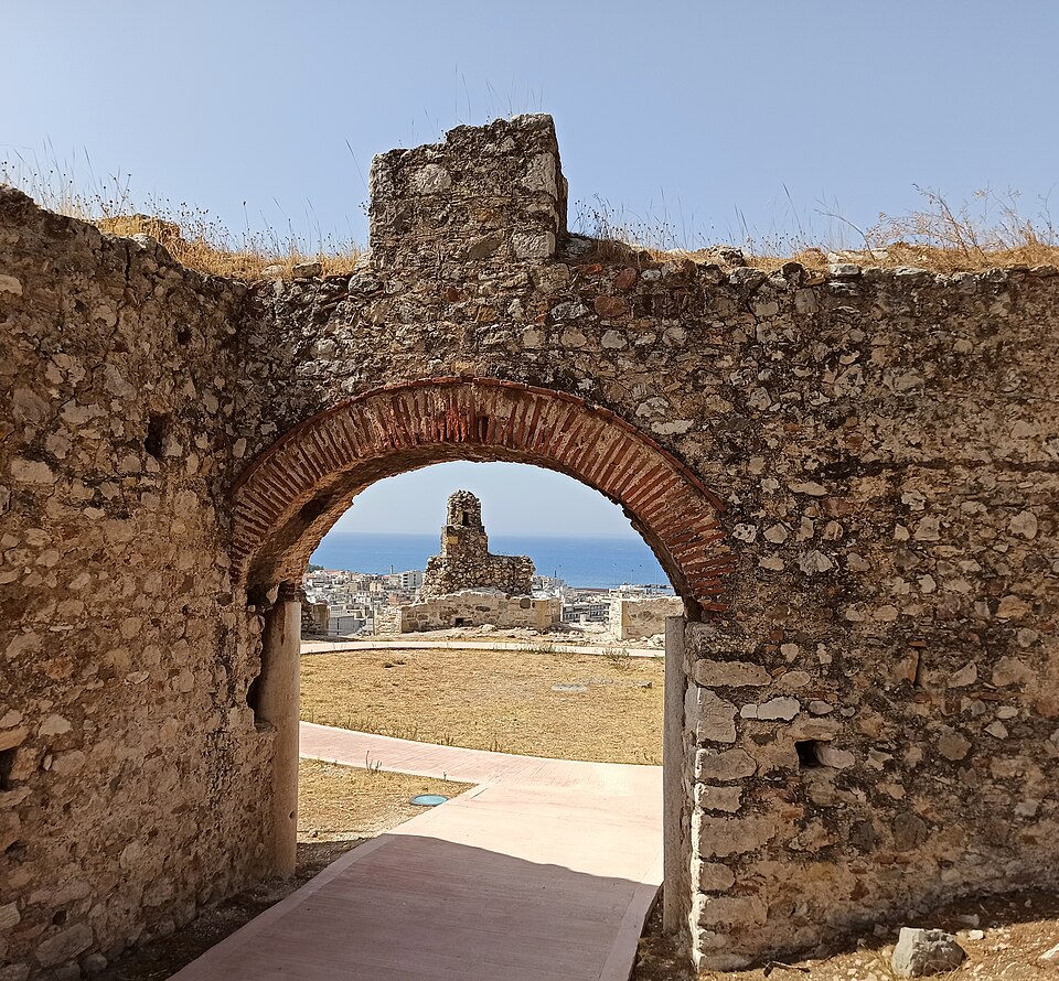 Vue sur la ville et la mer à l'est, depuis l'entrée du bastion vénitien (extrémité occidentale du site)