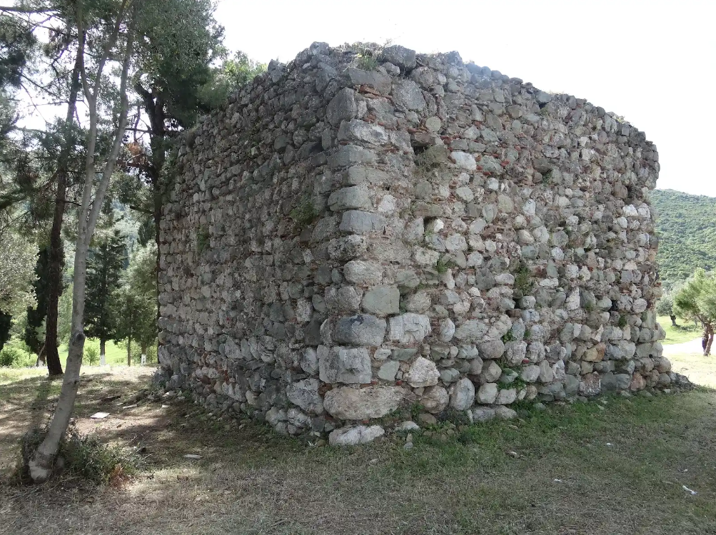 Tour d'Edipsos, coin nord-ouest